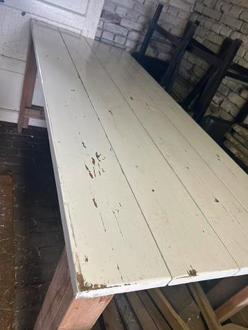Tafel met 6 barkrukken beschikbaar voor biedingen