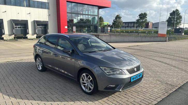 Seat Leon ST 1.6 TDI Style Business XENON LED AUTOMAAT GRIJS, Auto's, Seat, Particulier, Te koop, Leon, ABS, Airbags, Airconditioning
