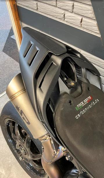 NIEUW - Ducati origineel Carbon Onderdelen  beschikbaar voor biedingen