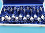 12 zilveren theelepeltjes in cassette                   Z186, Antiek en Kunst, Ophalen of Verzenden, Zilver