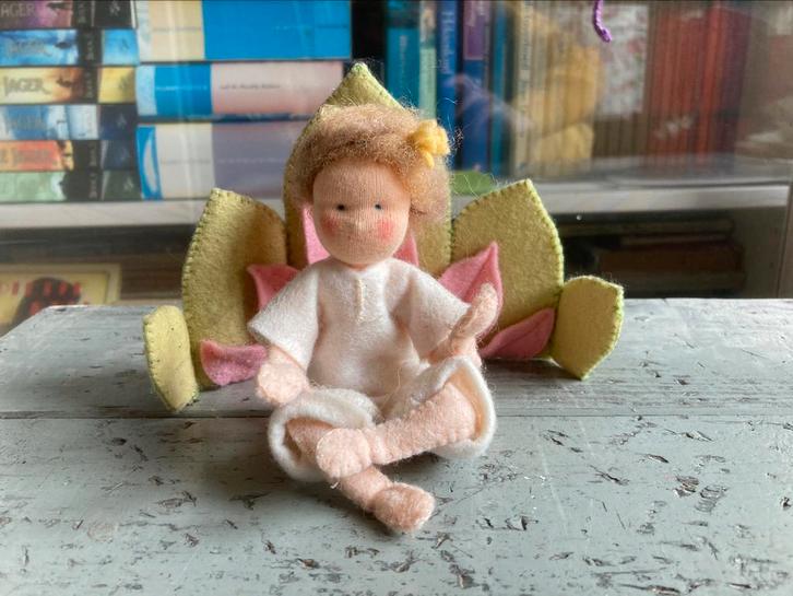 Antroposofisch figuurtje, vilt, yoga/meditatie, Lotushouding, Hobby en Vrije tijd, Vilt, Gebruikt, Figuurtje(s), Wolvilt, Ophalen of Verzenden