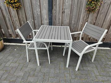 Tuinset: Tafel + 2 stoelen beschikbaar voor biedingen