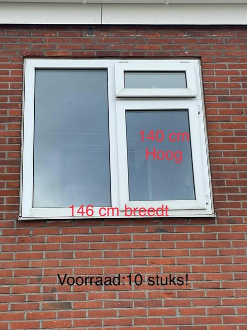 Kunststof & houten kozijnen . Zie fotos 30 stuks, Doe-het-zelf en Verbouw, Kozijnen en Schuifpuien, Zo goed als nieuw, Kunststof