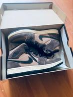 Air Jordan 1 Mid SE Dark chocoalte, Ophalen of Verzenden, Zo goed als nieuw