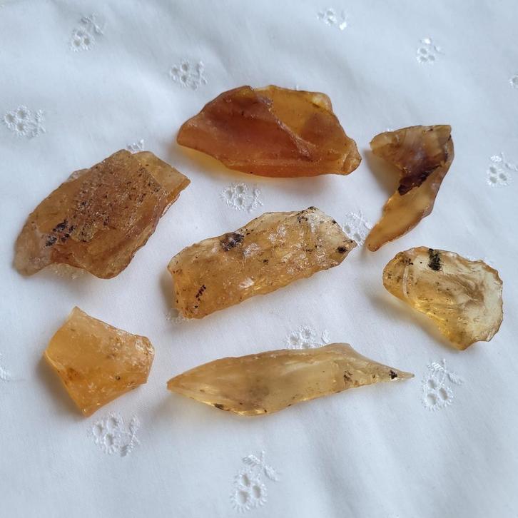 Ruwe copal barnsteen brokken 50 gram, Verzamelen, Mineralen en Fossielen, Fossiel, Verzenden