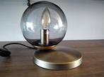 Tafellamp Jana messing voet en rookglas bol. NIEUW, Huis en Inrichting, Ophalen, Nieuw, Glas, Minder dan 50 cm
