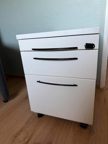 Ladekast wit beschikbaar voor biedingen