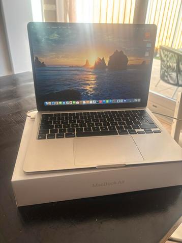 MacBook Air M2 (2022) - 8GB RAM, 256GB SSD beschikbaar voor biedingen