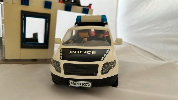 Playmobil 9372 Politiebureau met Helikopter, Kinderen en Baby's, Speelgoed | Playmobil, Zo goed als nieuw, Complete set, Ophalen of Verzenden