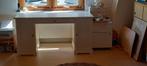Mooi wit houten Ikea bureau ziet er heel goed uit, Huis en Inrichting, Ophalen, Gebruikt