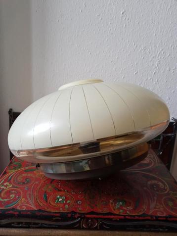 Prachtige glazen Art Deco plafondlamp beschikbaar voor biedingen
