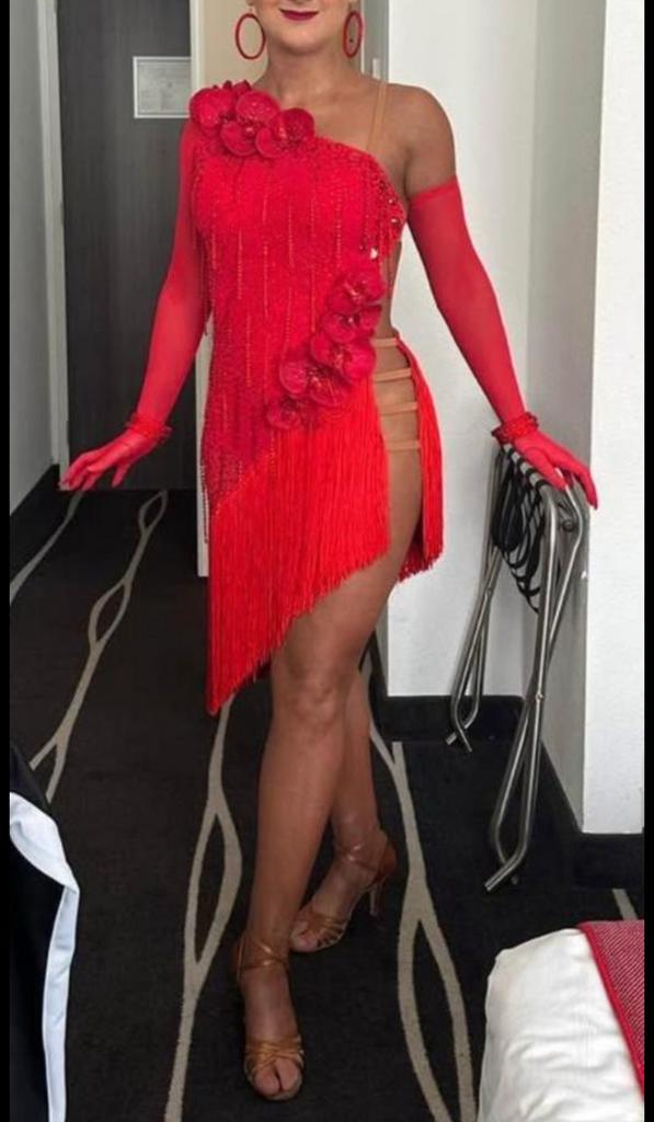 Red latin dress for sale!, Kleding | Dames, Jurken, Zo goed als nieuw, Maat 38/40 (M), Rood, Boven de knie, Ophalen of Verzenden