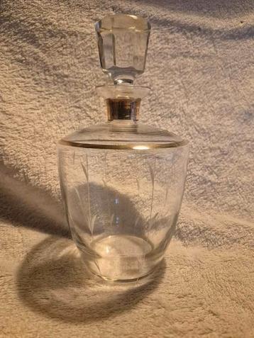 Karaf met gouden decoratie  beschikbaar voor biedingen