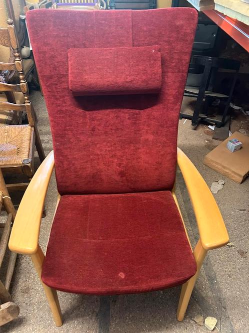 Luxe stoel met verhoogde zitting en flexibele rugleuning, Huis en Inrichting, Stoelen, Zo goed als nieuw, Eén, Stof, Rood, Ophalen of Verzenden