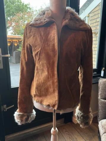 Camel suède jasje Golden Leaf maat 38 met bont beschikbaar voor biedingen