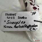 Mercedes W123 sedan 1978  2400105 Sierlijst Rechtsachter tus