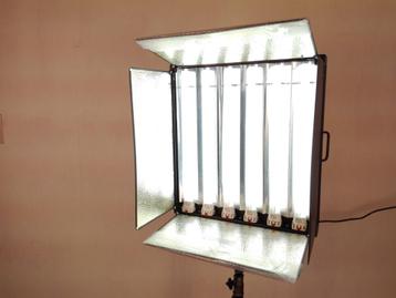 Studio softlight 6 bank film / televisie verlichting  beschikbaar voor biedingen
