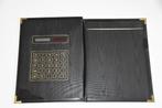 Mooie leren schrijfmap met rekenmachine Volker Stevin, Diversen, Schrijfwaren, Ophalen of Verzenden