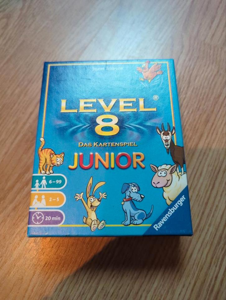 Level 8 Junior Kaartspel, Hobby en Vrije tijd, Gezelschapsspellen | Kaartspellen, Gebruikt, Een of twee spelers, Drie of vier spelers