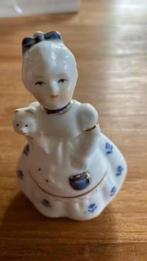 beeldje meisje met kat ( wit/ blauw ) merk PMI ( porselein), Ophalen of Verzenden, Zo goed als nieuw, Mens