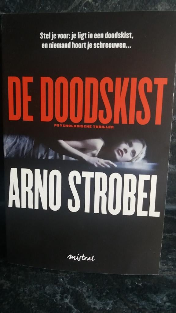 De doodskist - arno strobel paperback, Boeken, Ophalen of Verzenden, Gelezen