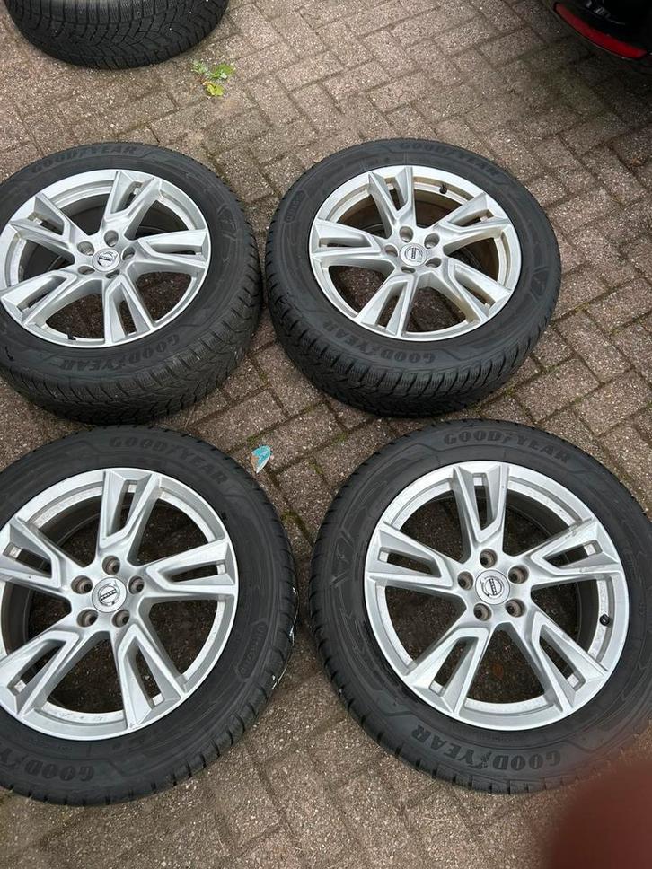 Meerdere Volvo velgen winterbanden, Auto-onderdelen, Banden en Velgen, Banden en Velgen, Winterbanden, 19 inch, 235 mm, Ophalen