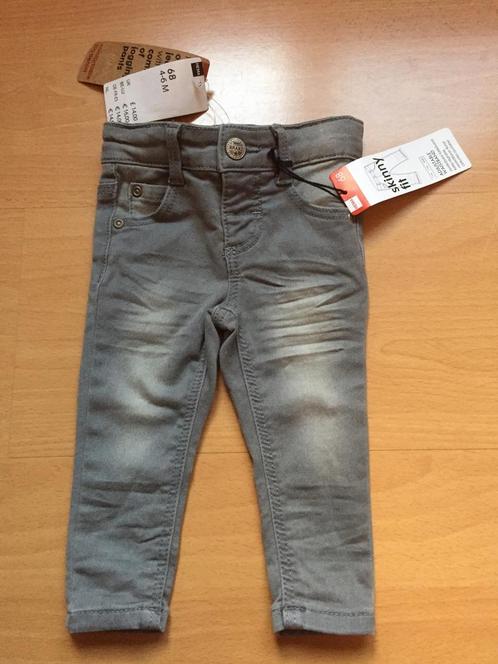 Grijze jeans jongen maat 68 nieuw met kaartje, Kinderen en Baby's, Babykleding | Maat 68, Nieuw, Jongetje, Broekje, Ophalen of Verzenden