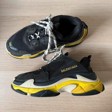 Balenciaga triple s sneakers beschikbaar voor biedingen