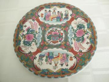 Kleurrijk Chinees medaillon bord. Sierbord beschikbaar voor biedingen