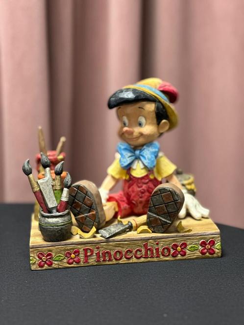 Disney Traditions Pinocchio ‘Carved from the Heart’, Verzamelen, Beelden en Beeldjes, Zo goed als nieuw, Dier, Ophalen of Verzenden