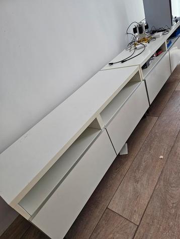 IKEA TV Meubel - Strak Design (2) beschikbaar voor biedingen