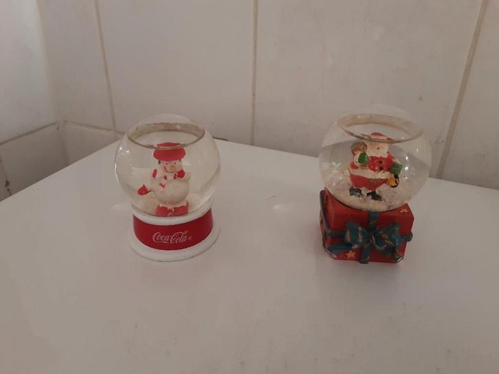 Twee schudbollen sneeuwbollen     kerstman en sneeuwpop, Diversen, Kerst, Zo goed als nieuw, Ophalen of Verzenden