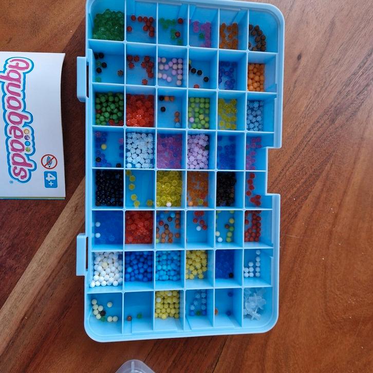 Aquabeads Koffer met kralen, Kinderen en Baby's, Speelgoed | Educatief en Creatief, Zo goed als nieuw, Knutselen, Ophalen