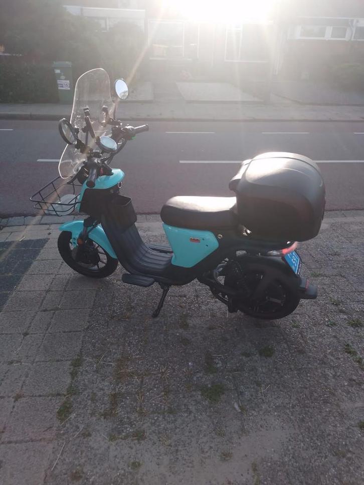 mooie electrische snorbrommer, Fietsen en Brommers, Snorfietsen en Snorscooters, Gebruikt, Overige merken, Elektrisch, Ophalen