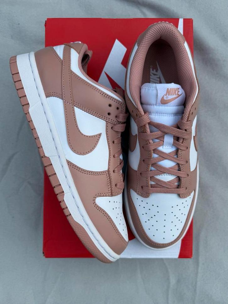 Nike Dunk Low Rose Whisper - Maat 40, Kleding | Dames, Schoenen, Nieuw, Sneakers of Gympen, Roze, Ophalen of Verzenden