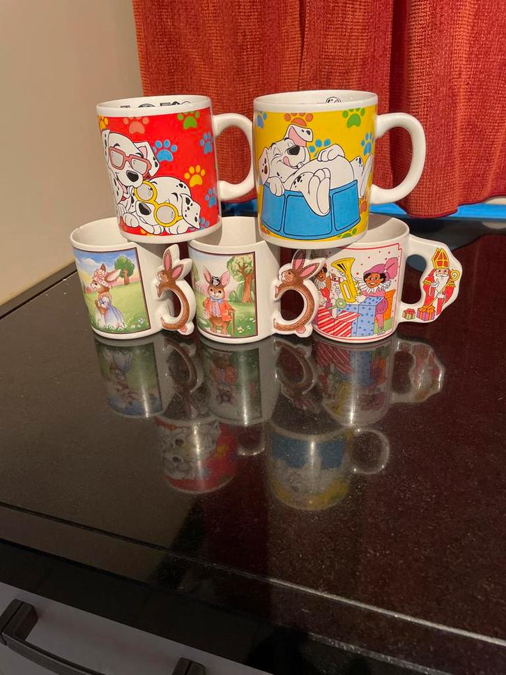 Leuke mokken collectie: 101 Dalmatiërs, Pasen, Sinterklaas, Huis en Inrichting, Keuken | Servies, Gebruikt, Kop(pen) en/of Schotel(s)