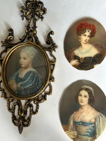 3 Kleine portretjes allen gesigneerd beschikbaar voor biedingen