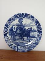 Delfts blauw bord handgeschilderd met paard met wagen., Ophalen of Verzenden