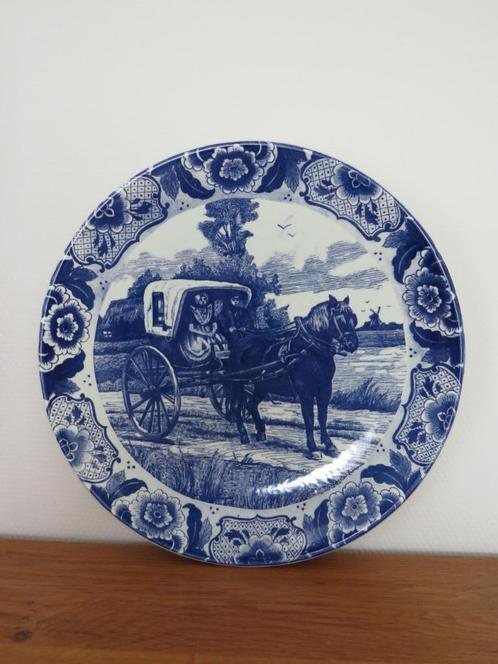 Delfts blauw bord handgeschilderd met paard met wagen., Antiek en Kunst, Antiek | Wandborden en Tegels, Ophalen of Verzenden