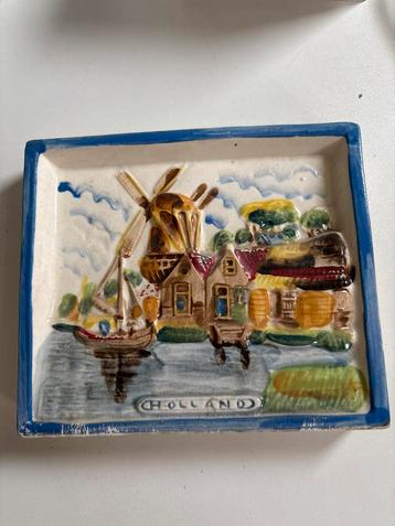 Vintage porseleinen wandtegel van Hollands tafereel beschikbaar voor biedingen