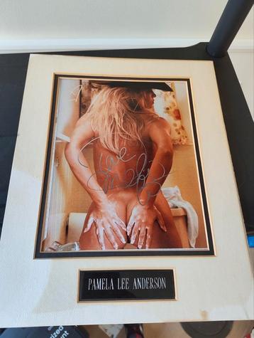 Brad Pitt en Pamela Anderson met handtekening beschikbaar voor biedingen