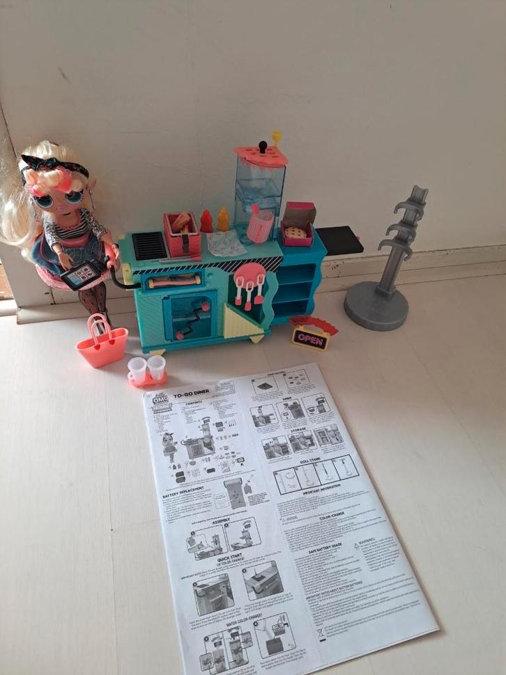 L.O.L. Surprise OMG To-Go Diner Speelset, Kinderen en Baby's, Speelgoed | Poppen, Zo goed als nieuw, Overige typen, Ophalen of Verzenden