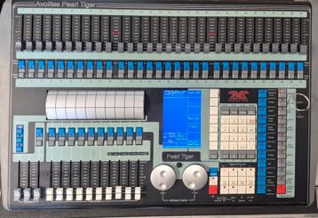 Avolites Pearl Tiger 2004 in flightcase beschikbaar voor biedingen