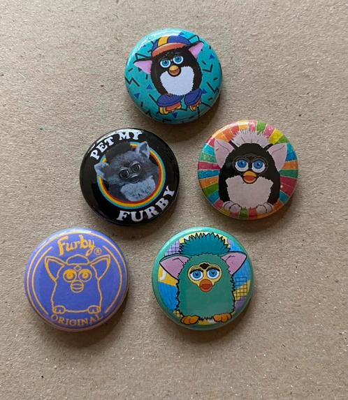 FURBY #1 buttons speldjes pins, Verzamelen, Speldjes, Pins en Buttons, Nieuw, Button, Figuurtje, Verzenden