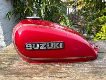  Benzinetank SUZUKI met tankdop en sleutel beschikbaar voor biedingen