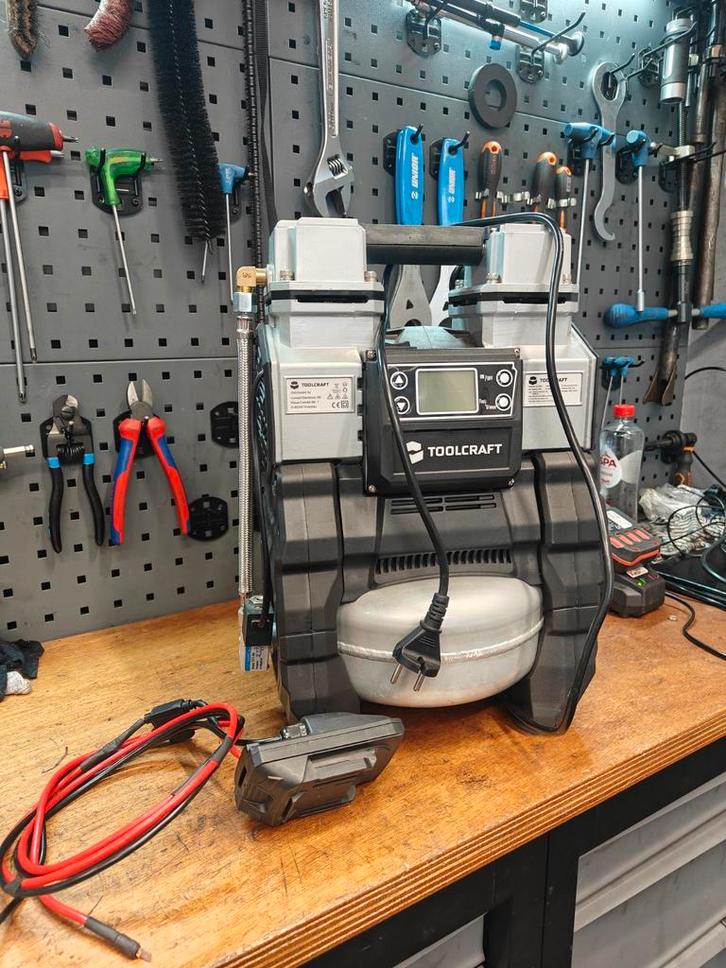Toolcraft  Persluchtcompressor 18 VDC/230 VAC 9 ba, Doe-het-zelf en Verbouw, Compressors, Nieuw, Minder dan 25 liter, Minder dan 200 liter/min