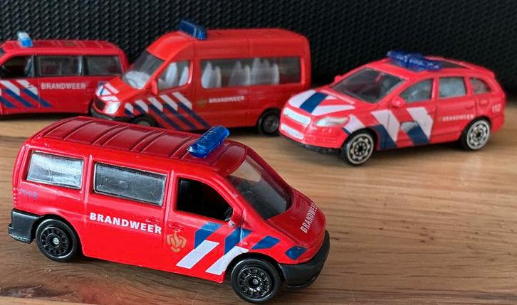 Metalen Rode Brandweerwagen Bus SLECHTS 2 EURO, Hobby en Vrije tijd, Modelauto's | Overige schalen, Zo goed als nieuw, Auto, Ophalen