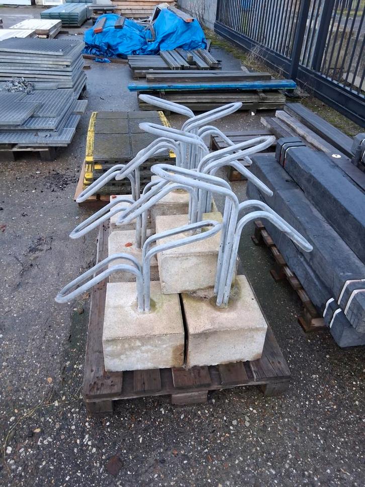 8 stuks fietsbeugels  circulair verzinkt rechte uitvoering, Fietsen en Brommers, Fietsaccessoires | Fietsenrekken, Nieuw, Ophalen