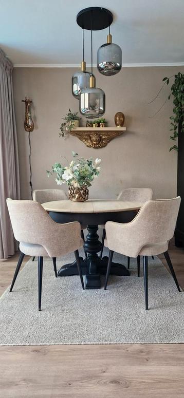 Rond ovale eiken tafel uitschuifbaar beschikbaar voor biedingen