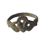 Bodemvondst brons 18e eeuws claddagh handjes ring, Verzenden, Brons